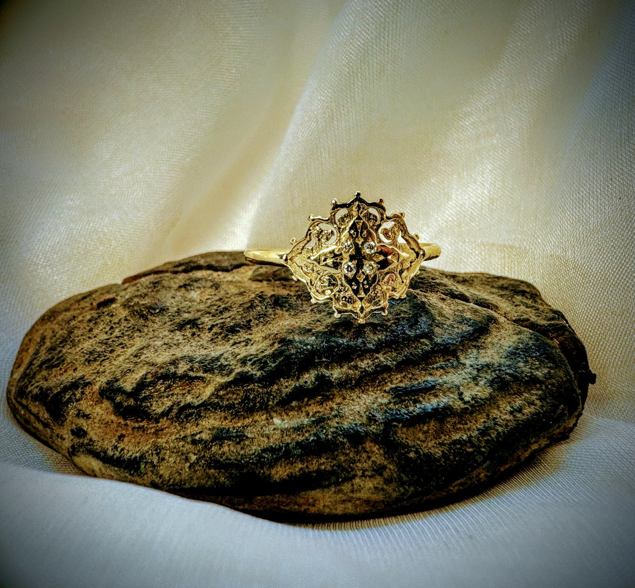 Saltana 14K Gold Ring – A Touch of Royalty with Four Diamonds