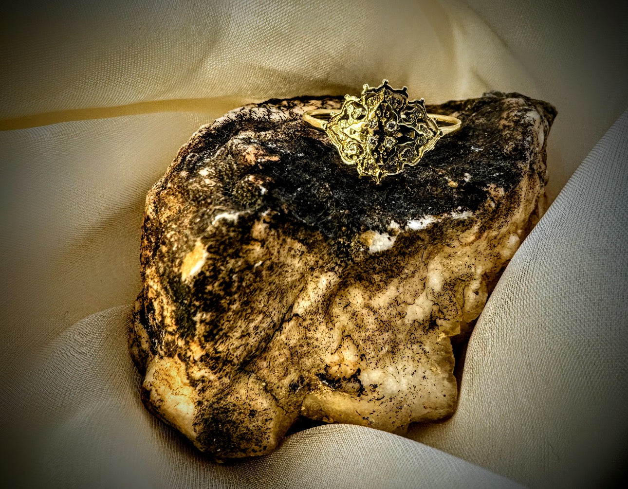Saltana 14K Gold Ring – A Touch of Royalty with Four Diamonds