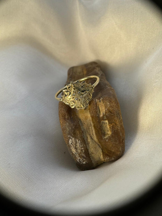 Saltana 14K Gold Ring – A Touch of Royalty with Four Diamonds