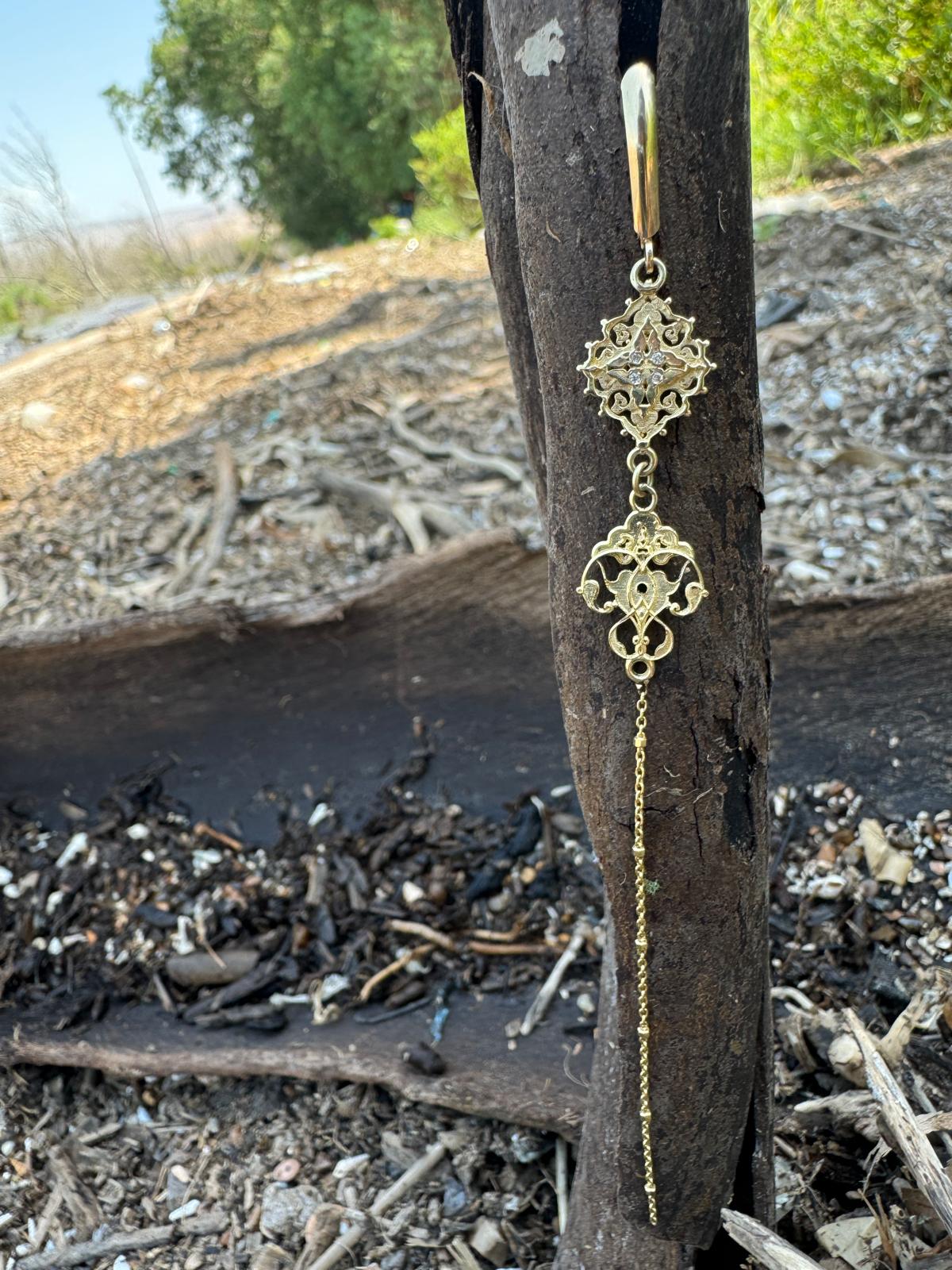 14k Saltana Earrings Set with 4 tiny diamonds