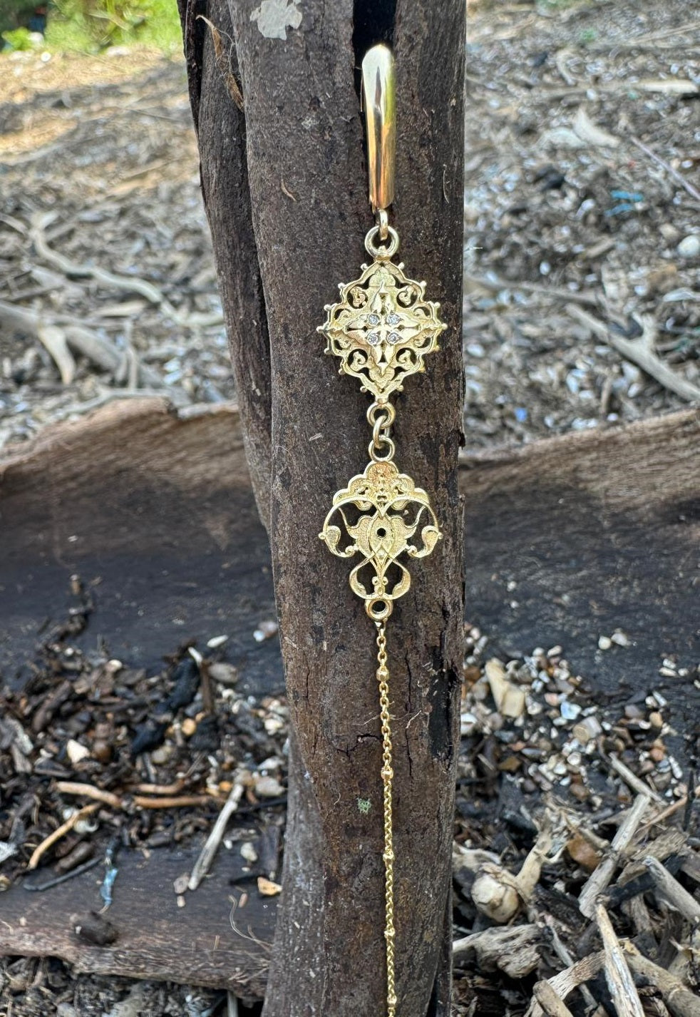 14k Saltana Earrings Set with 4 tiny diamonds