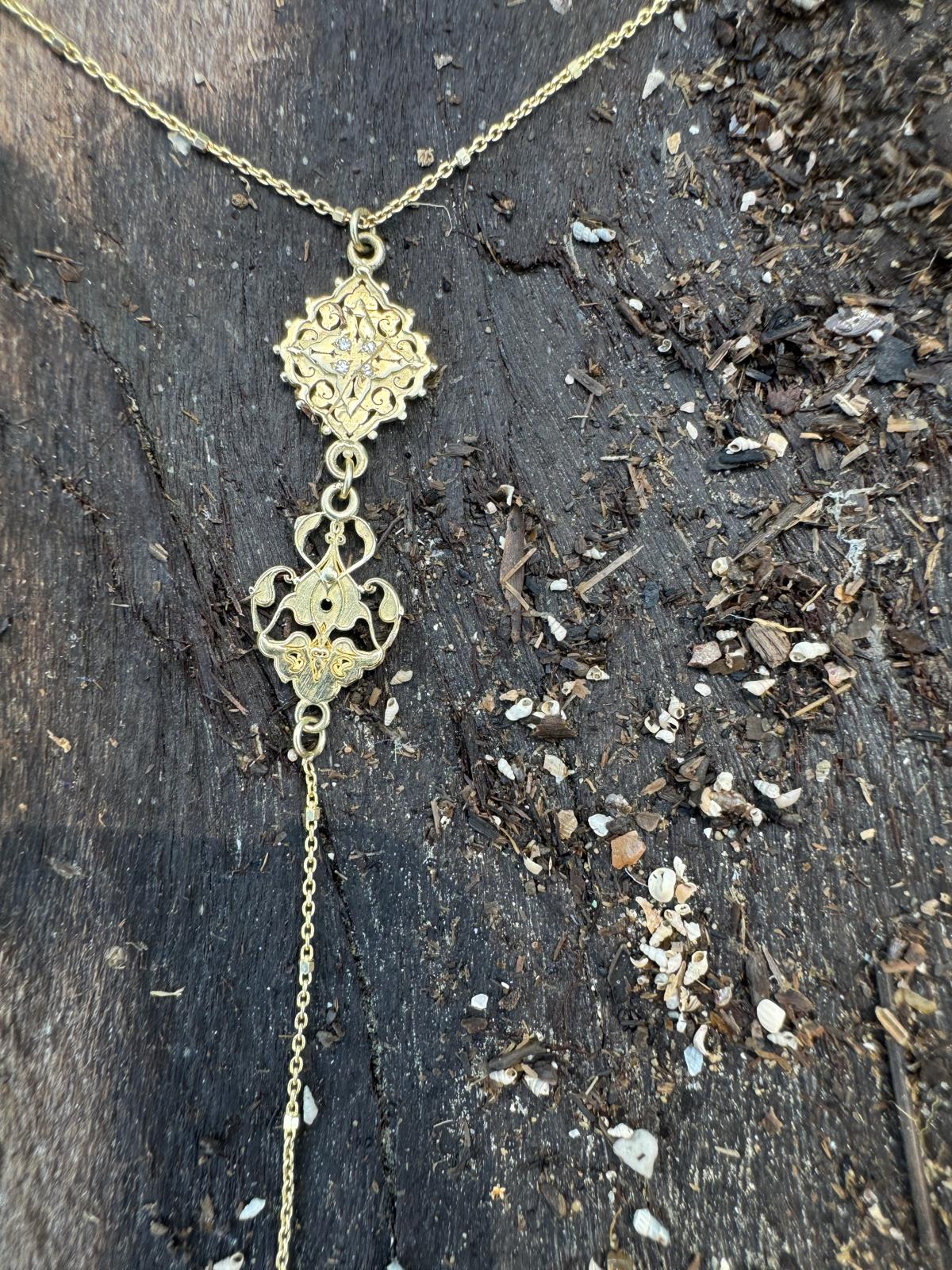 Saltana 14K gold necklace set with 4 tiny diamonds