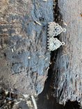 Load image into Gallery viewer, Silver mensjam earrings inlaid with sapphire
