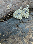 Load image into Gallery viewer, Silver mensjam earrings inlaid with sapphire
