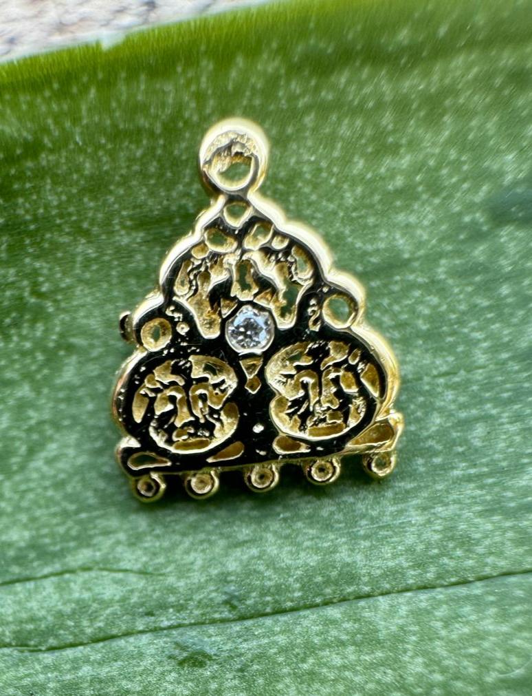 Gold mensjam earrings inlaid with sapphire