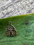 Load image into Gallery viewer, Gold mensjam earrings inlaid with sapphire
